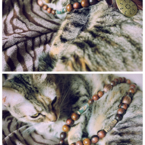 Collier artisanal en bois d’ébène, Gravé avec soin.